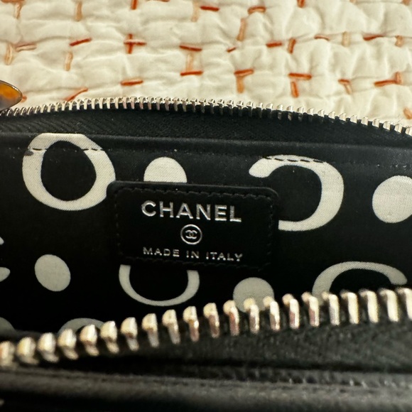 Chanel Cavier quilted CC zipper card holder - Picture 9 of 12